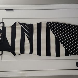 Sleeveless Abstract Strip Design Dress